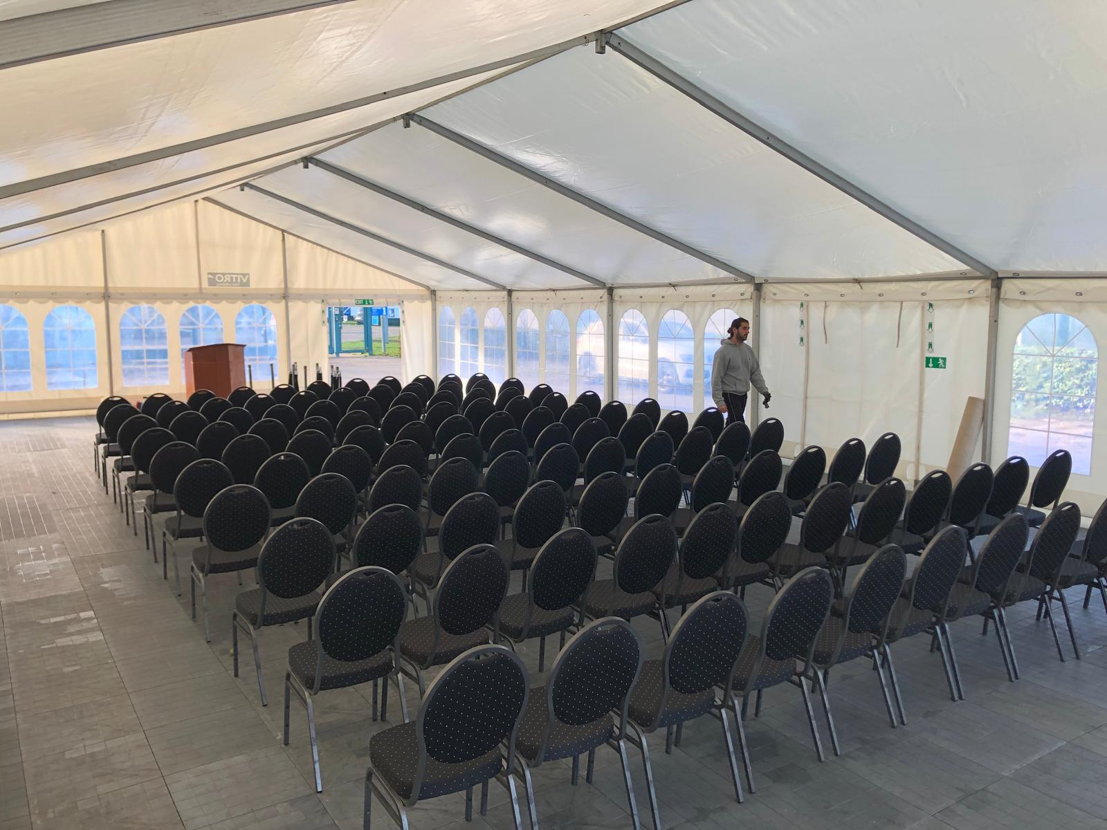 Telt med stoleopstilling til generalforsamling og foreningsarrangement