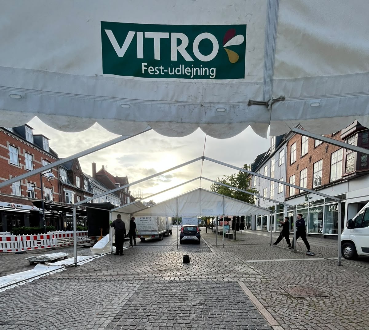 telte-sundhedsdage-holbaek-vitro Opsætning af telte til Sundhedsdagene i Holbæk